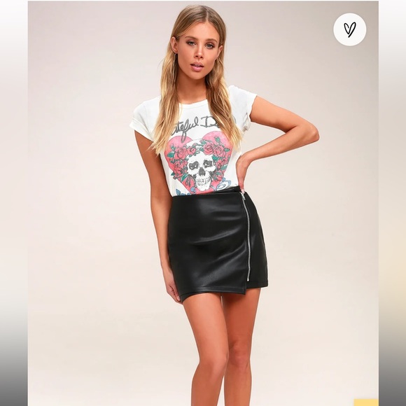LULUS faux leather mini skirt with zipper - Picture 2 of 6